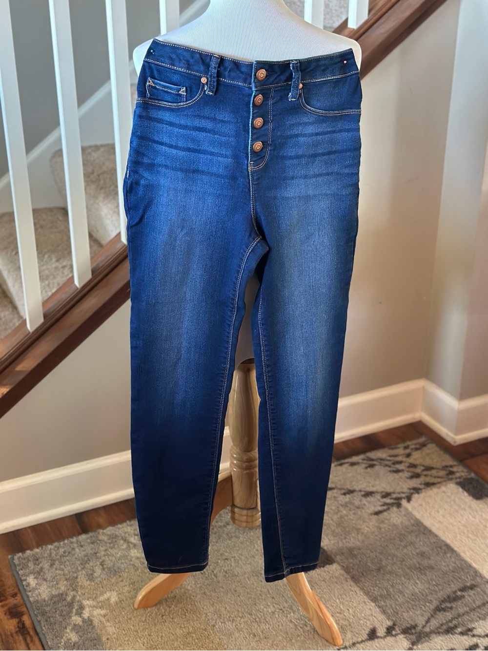 No Boundaries Women's Skinny Jeans - Dark Blue Wash - N4004
